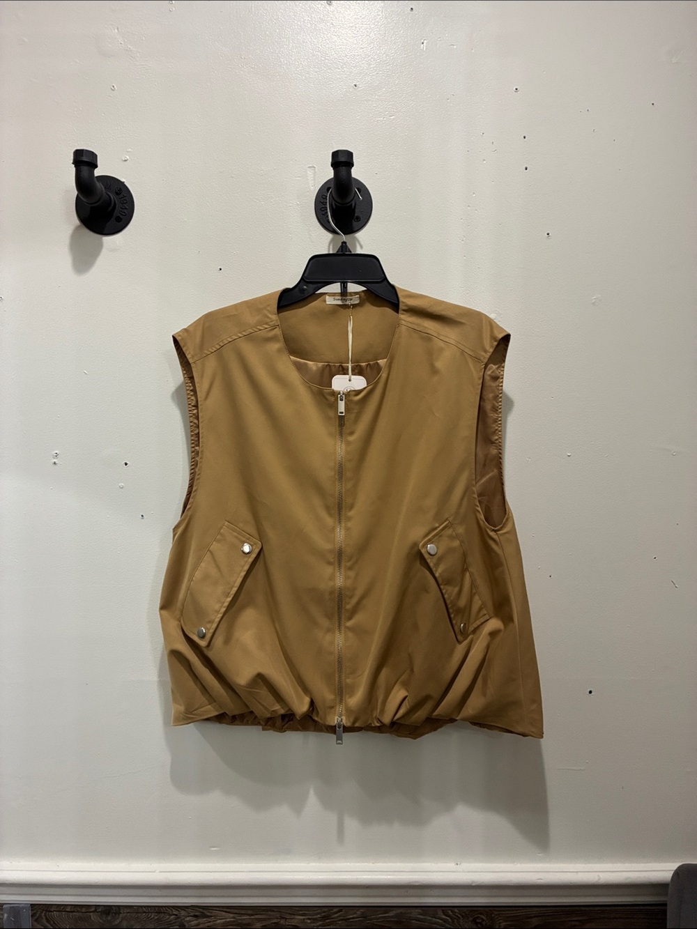 Sunday Lightweight Zip-Front Sleeveless Vest in Camel